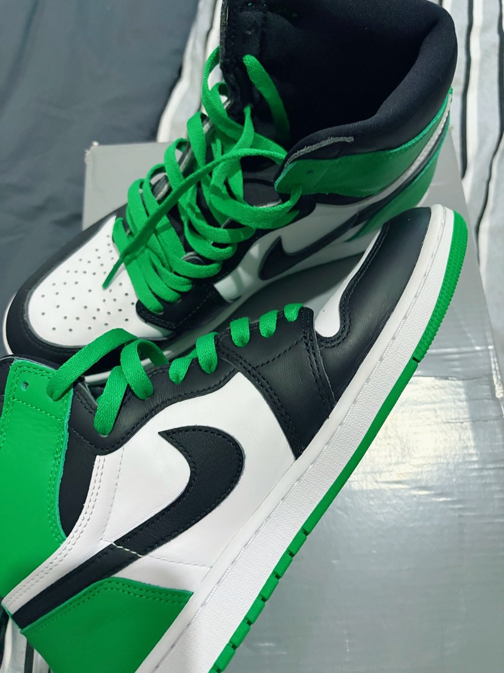 OG Jordan Men's High-Top Athletic Sneakers in Green, Black & White